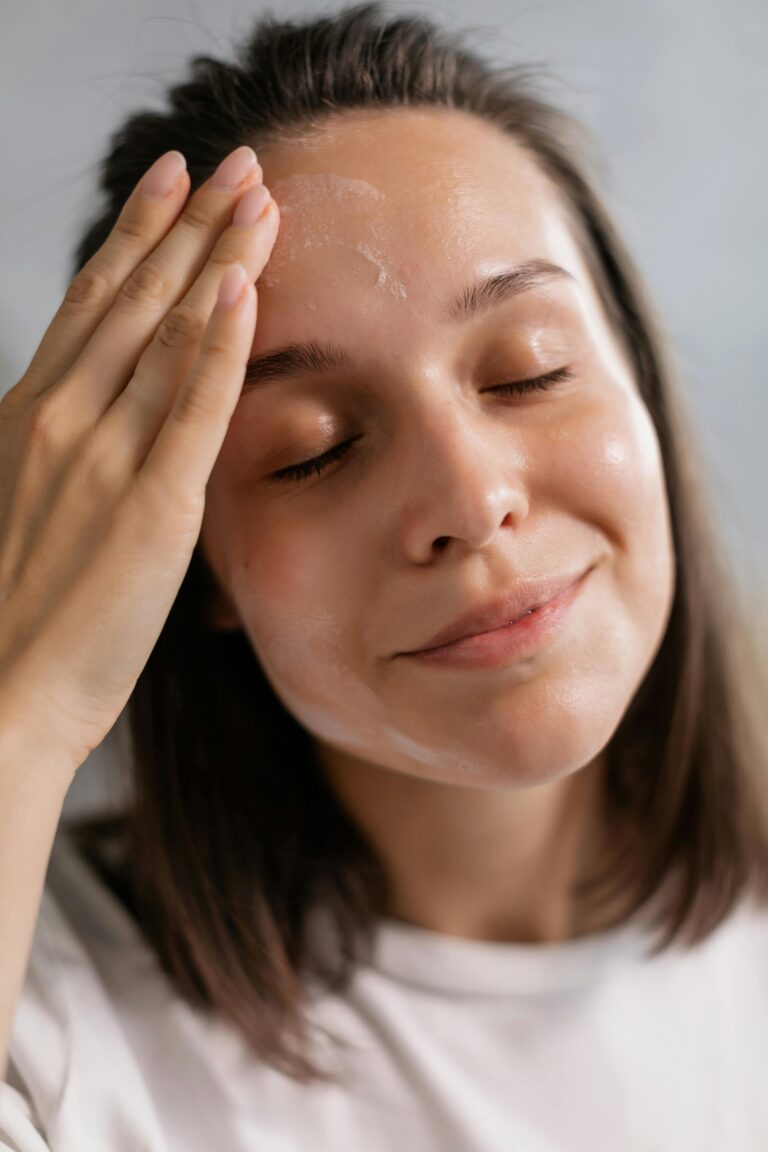 Dull, tired-looking skin,Dehydrated or combination skin,Achieving a glowing, healthy complexion,Lightweight, non-greasy formula.