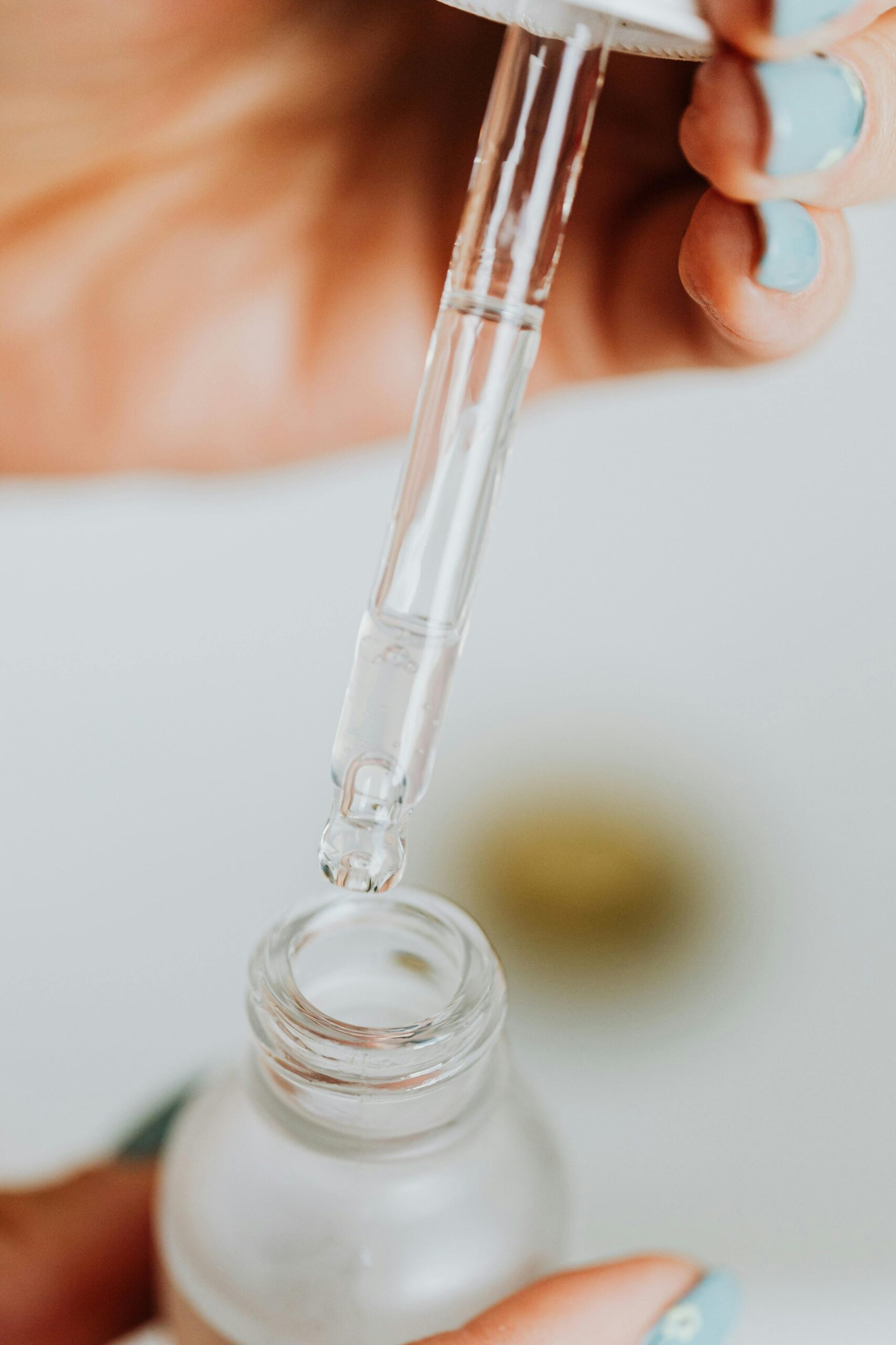 This powerful dual-phase formula combines brightening ingredients like Niacinamide, Tranexamic Acid, and Vitamin C to effectively reduce hyperpigmentation, acne scars, and uneven skin tone.