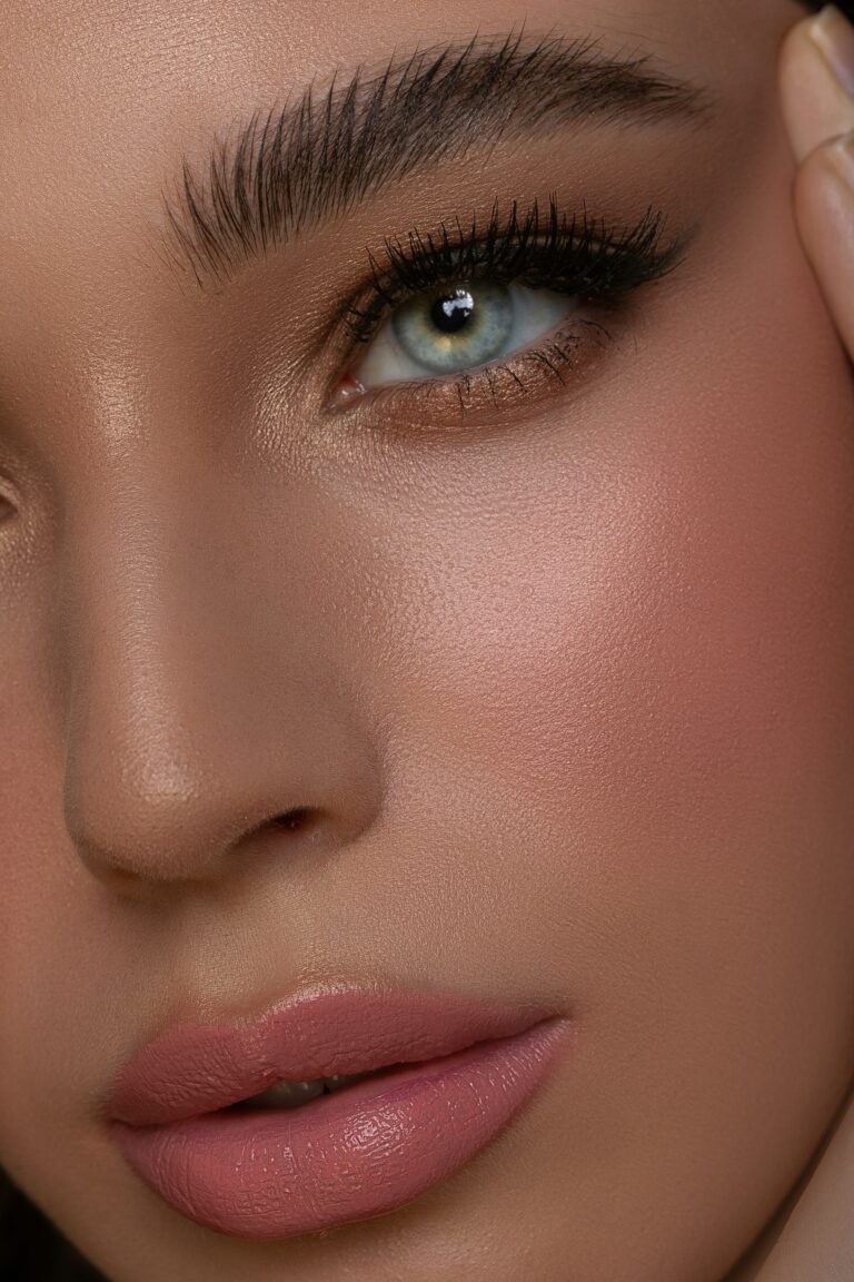 Daily Life Forever52 Ultra Definition Liquid Foundation Honey-014 for medium skin tones, 24-hour matte finish, buildable coverage, vegan and cruelty-free